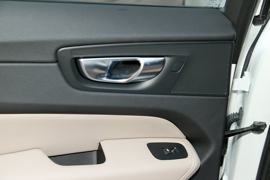 2026 VOLVO XC60 - Image 19