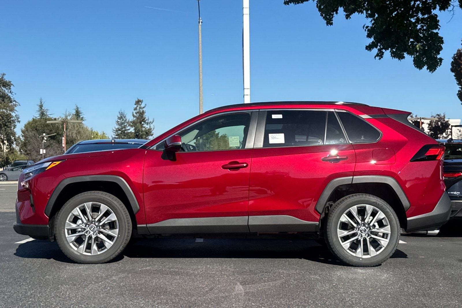 2025 Toyota RAV4 XLE Premium photo 2