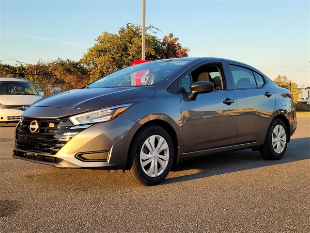 2025 Nissan Versa S photo 4