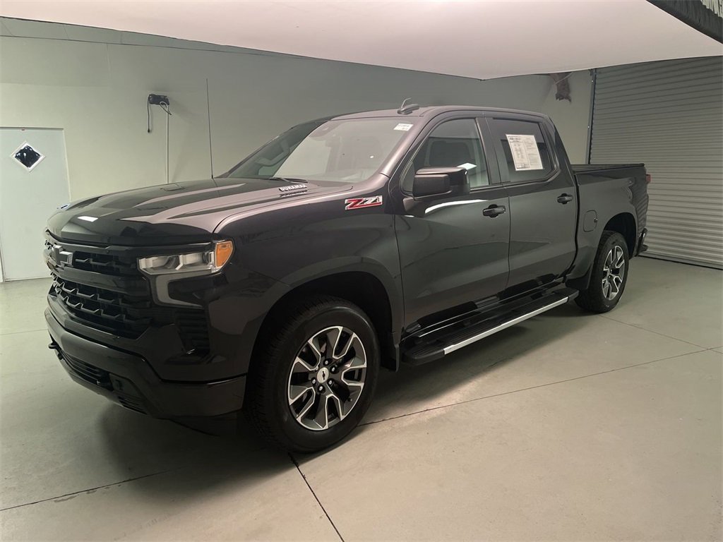 2023 Chevrolet Silverado RST photo 3