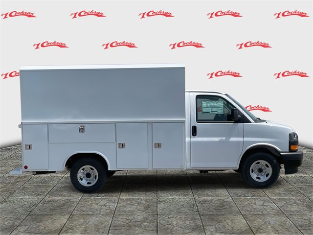 2025 Gmc Savana Cutaway 3500 photo 2