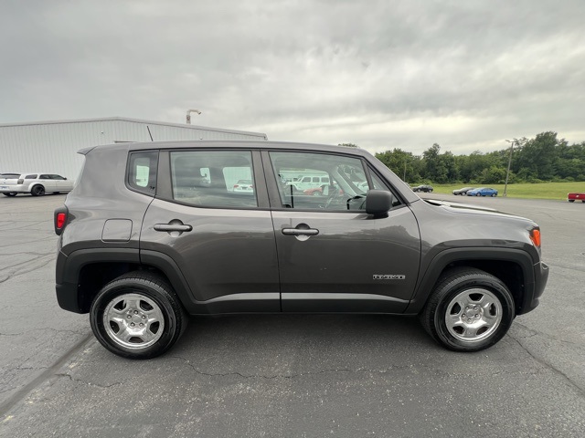 2019 Jeep Renegade Sport photo 2