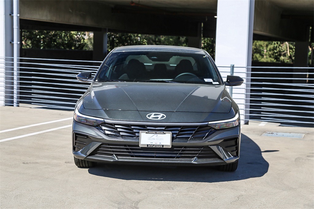 2025 Hyundai Elantra SEL Sport photo 2
