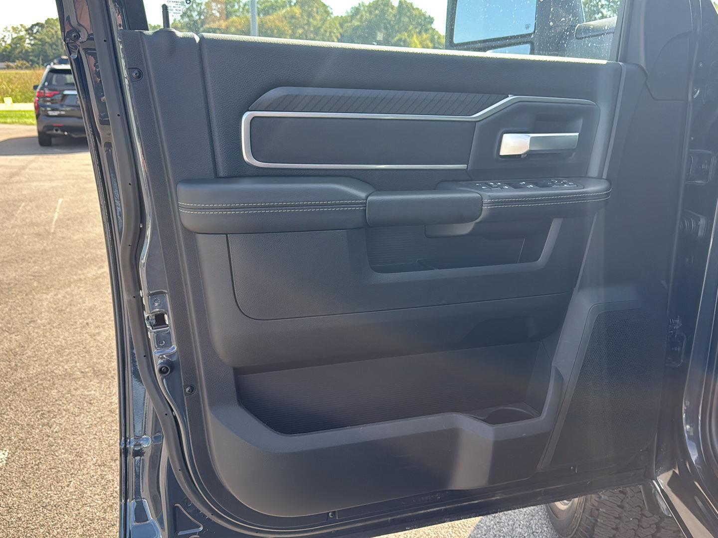 2025 Ram 2500 Big Horn photo 18