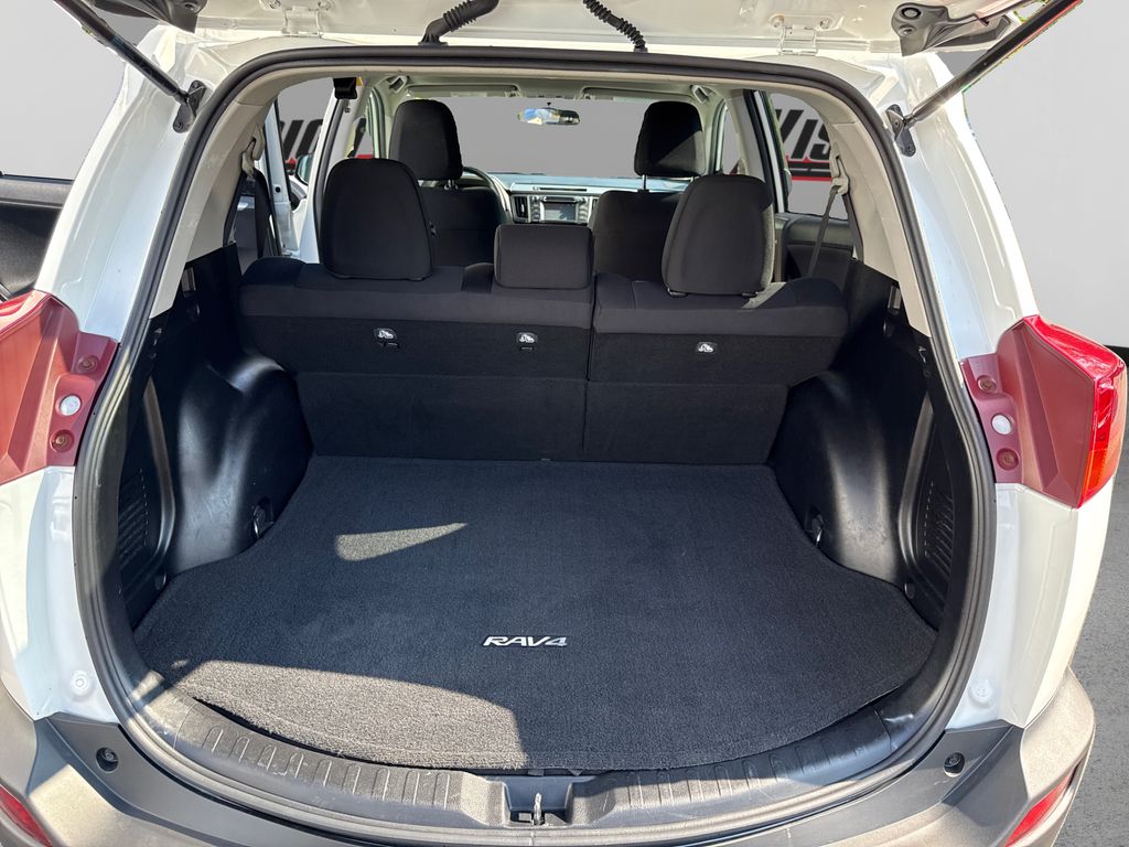 2015 Toyota RAV4 XLE photo 10