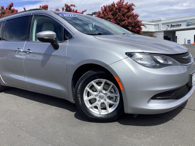 2021 Chrysler Voyager LXi photo 3