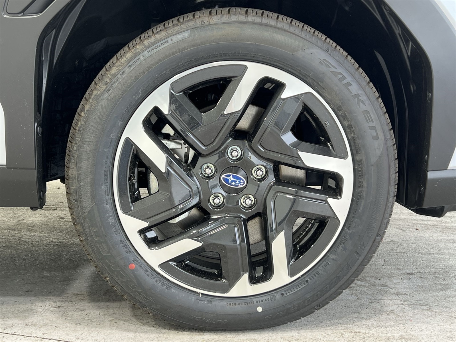 2025 Subaru Forester Premium photo 9