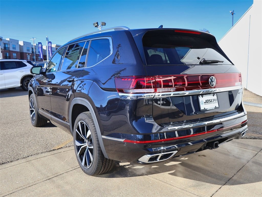 2026 Volkswagen Atlas SEL Premium R-Line photo 2