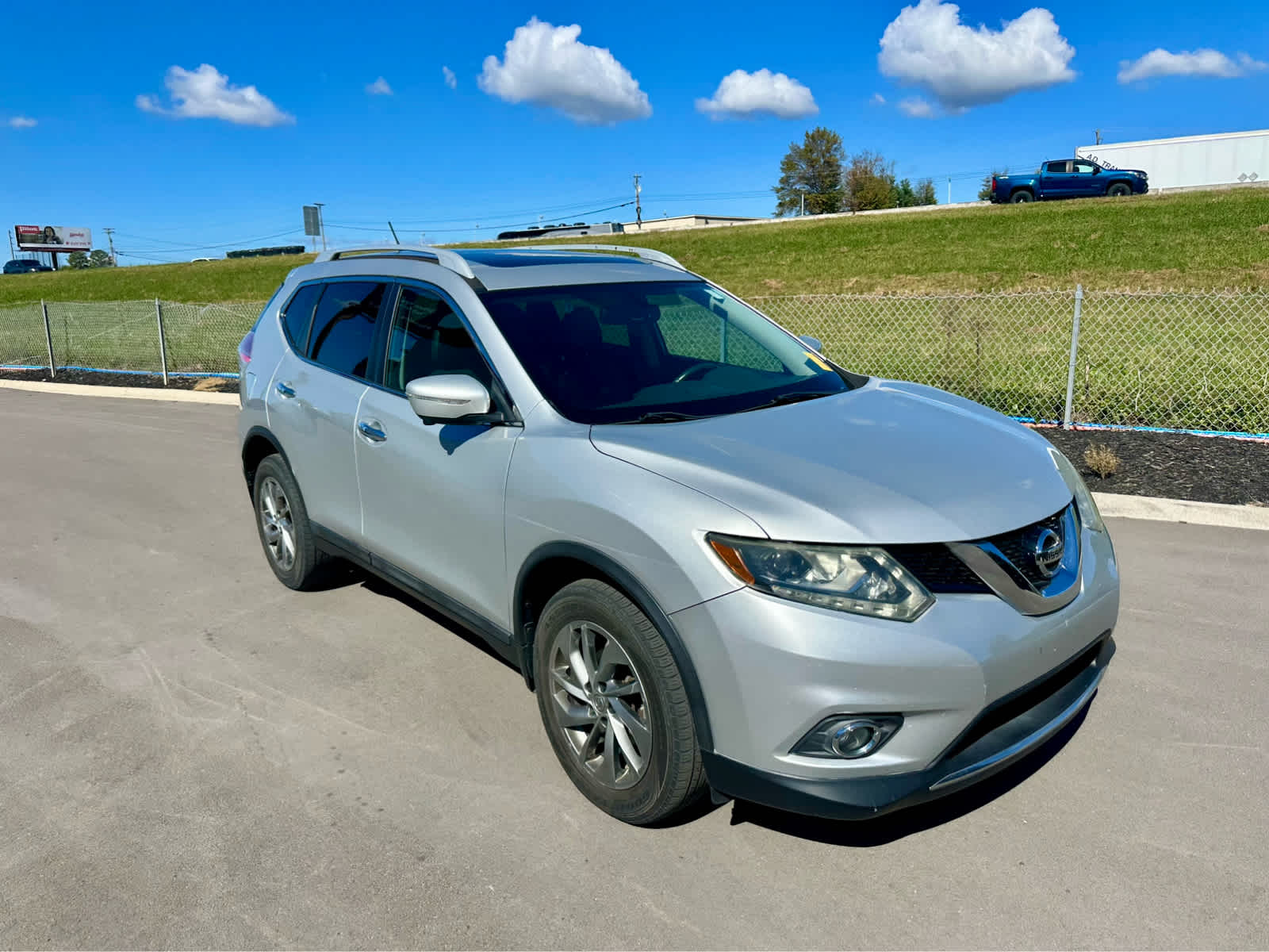 2015 Nissan Rogue SL photo 3