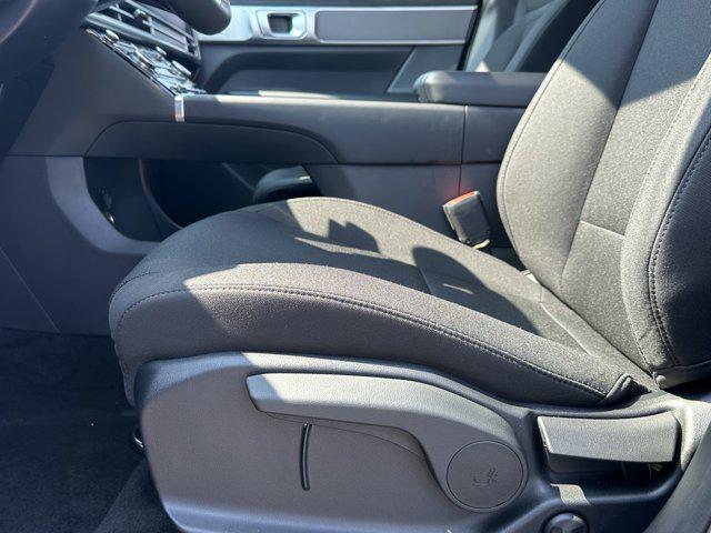 2025 Hyundai Santa Fe SE photo 9
