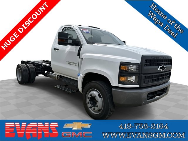 2024 Chevrolet Silverado 4500 Medium Duty Chassis Cab Work Truck's photo