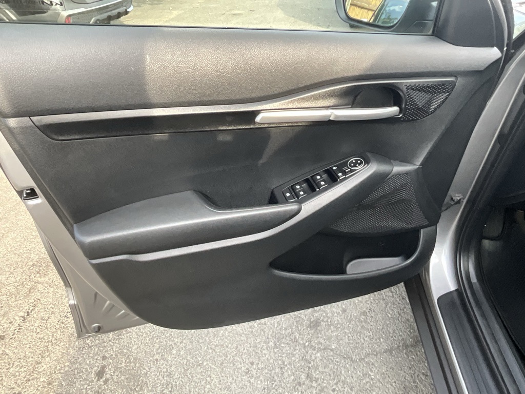 2023 Kia Seltos LX photo 9