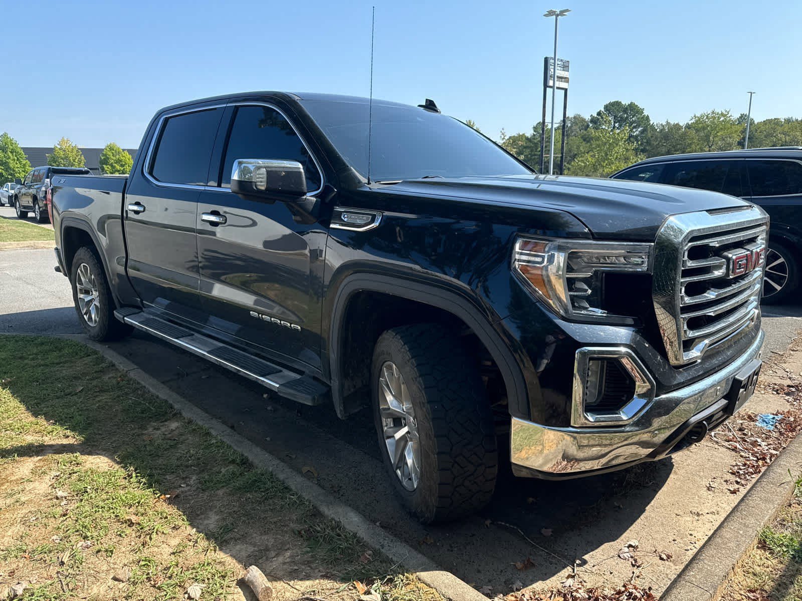 Used 2021 GMC Sierra 1500 SLT with VIN 3GTU9DED5MG319616 for sale in Little Rock