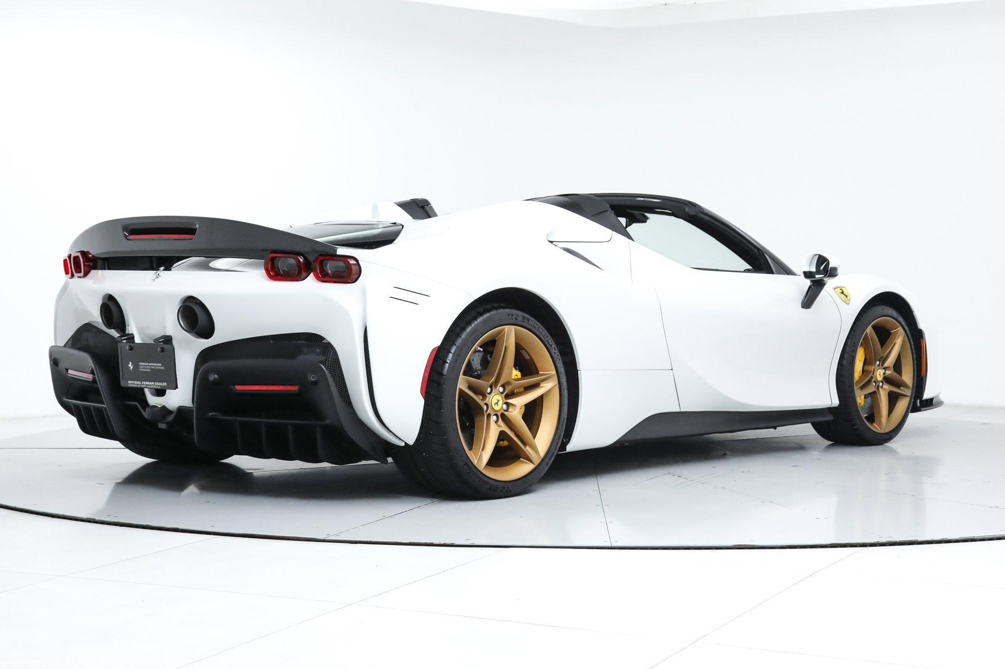 2024 Ferrari SF90 Spider photo 3