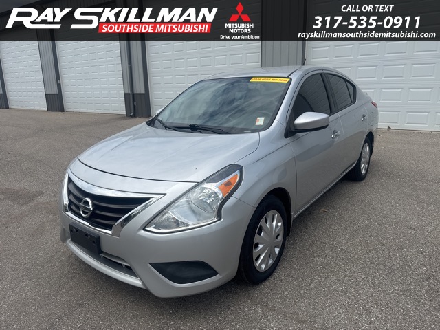 2015 Nissan Versa 1.6 SV photo 2