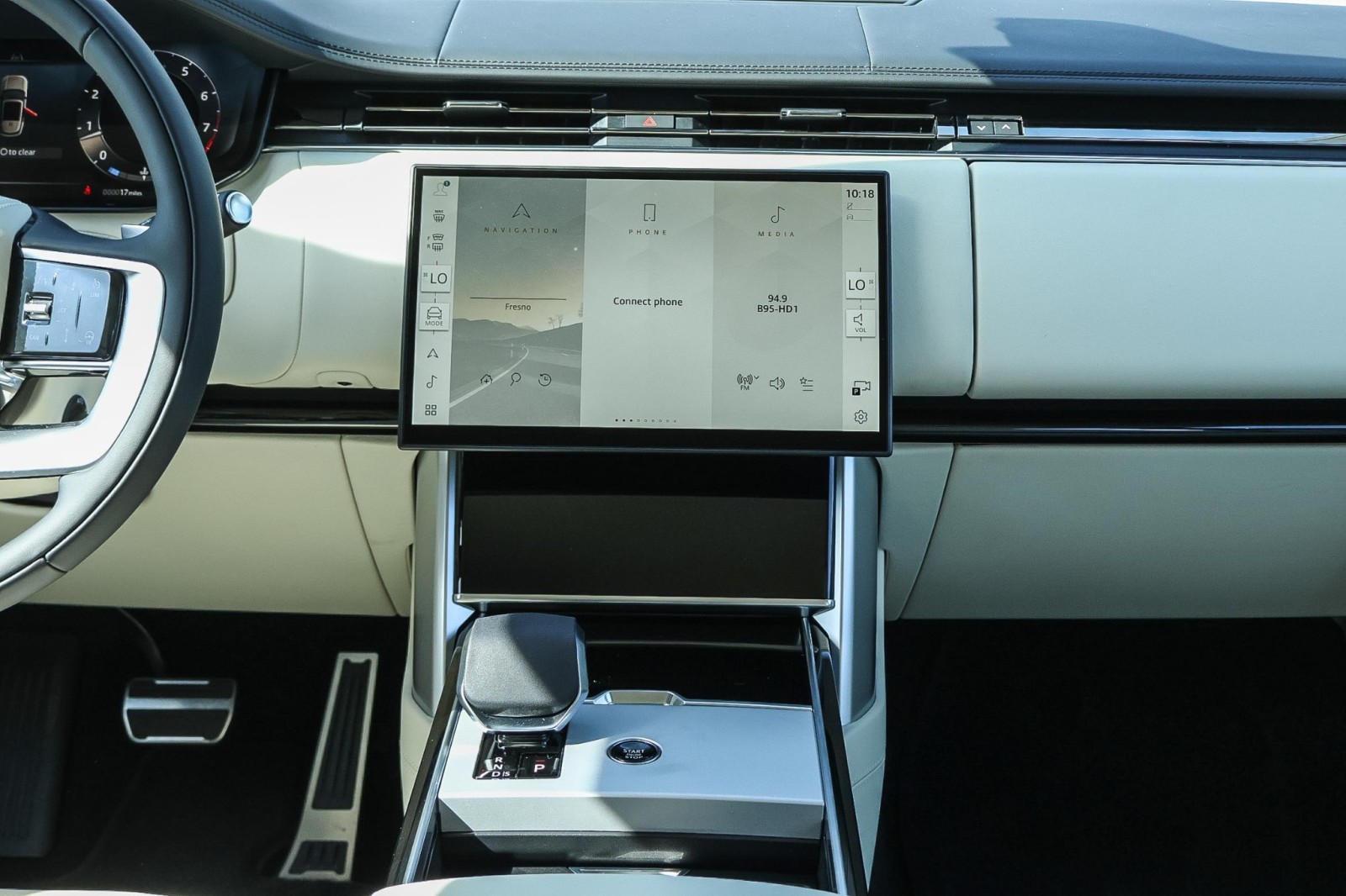 2025 Land Rover Range Rover SE photo 14