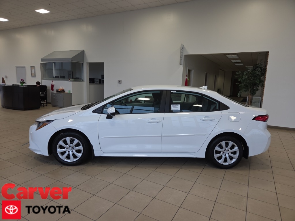 2026 Toyota Corolla LE's photo