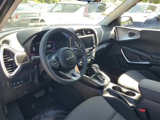 2025 Kia Soul LX photo 8