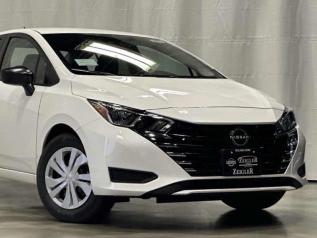 2025 Nissan Versa S photo 2
