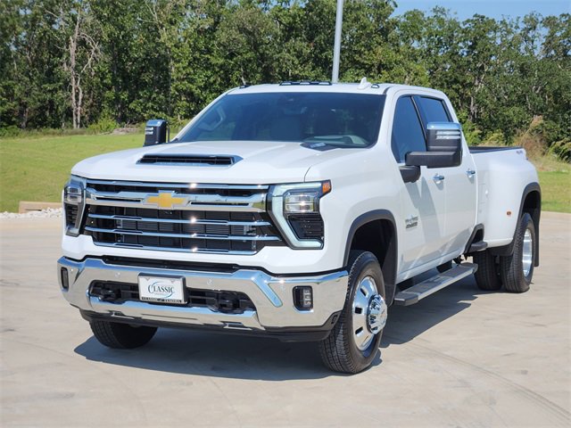 2025 Chevrolet Silverado 3500HD LTZ photo 2