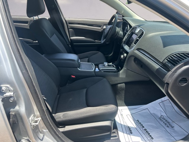 2023 Chrysler 300 Touring photo 15