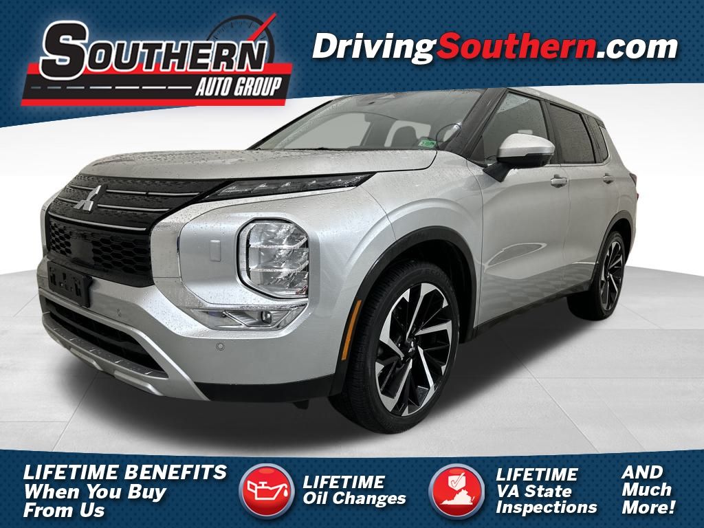 2024 Mitsubishi Outlander SE's photo