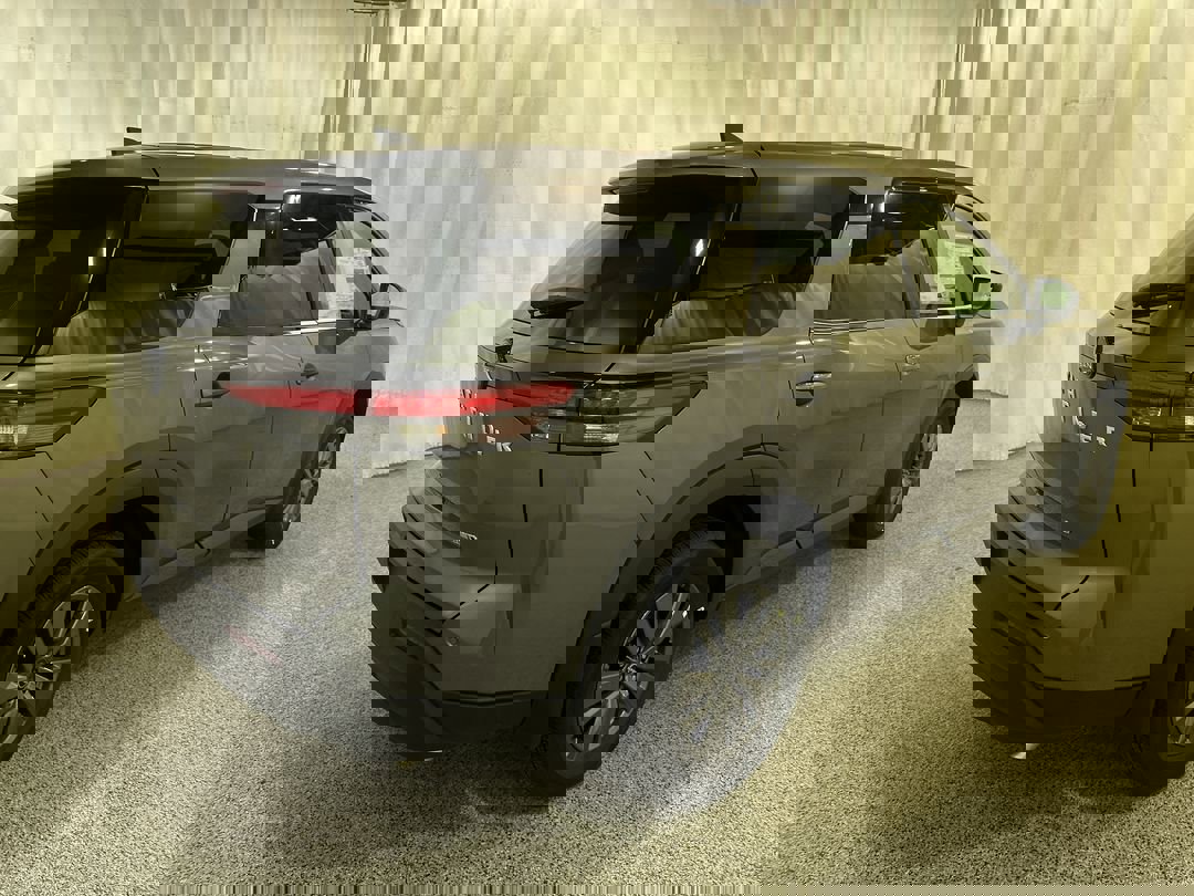 2025 Nissan Pathfinder S photo 4