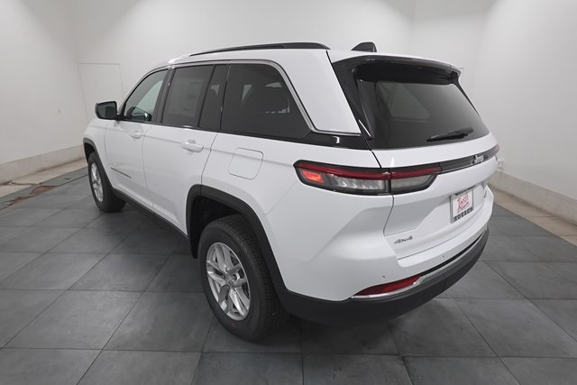2025 Jeep Grand Cherokee Laredo photo 5