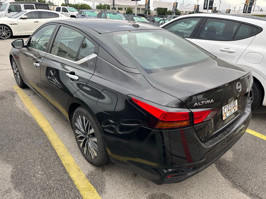 2023 Nissan Altima 2.5 SV photo 4