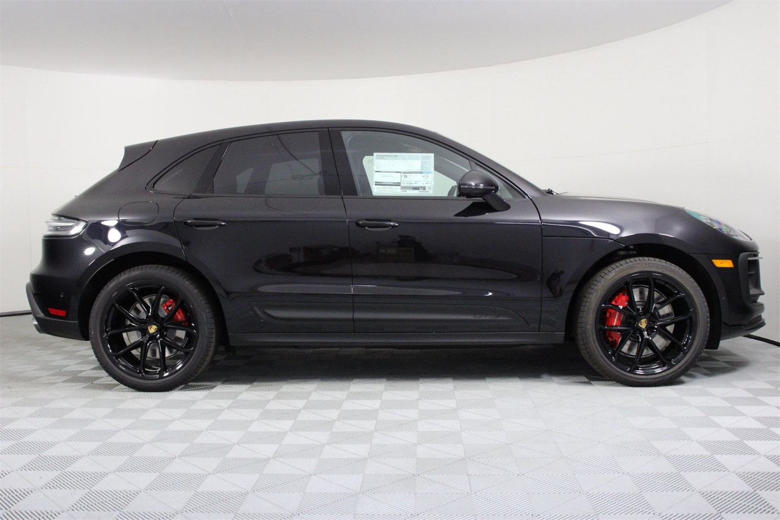 2026 Porsche Macan GTS photo 7