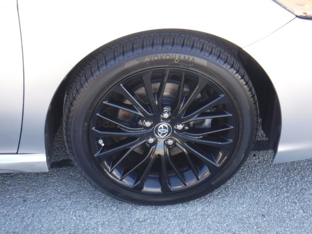 2019 Toyota Camry SE XLE photo 3