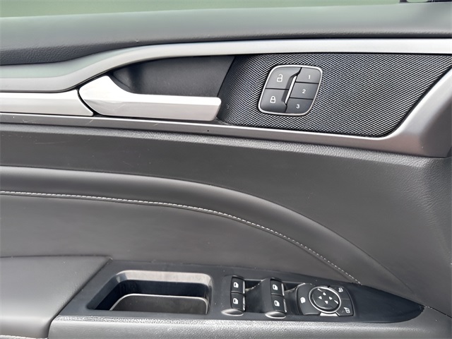 2016 Ford Fusion Titanium photo 16