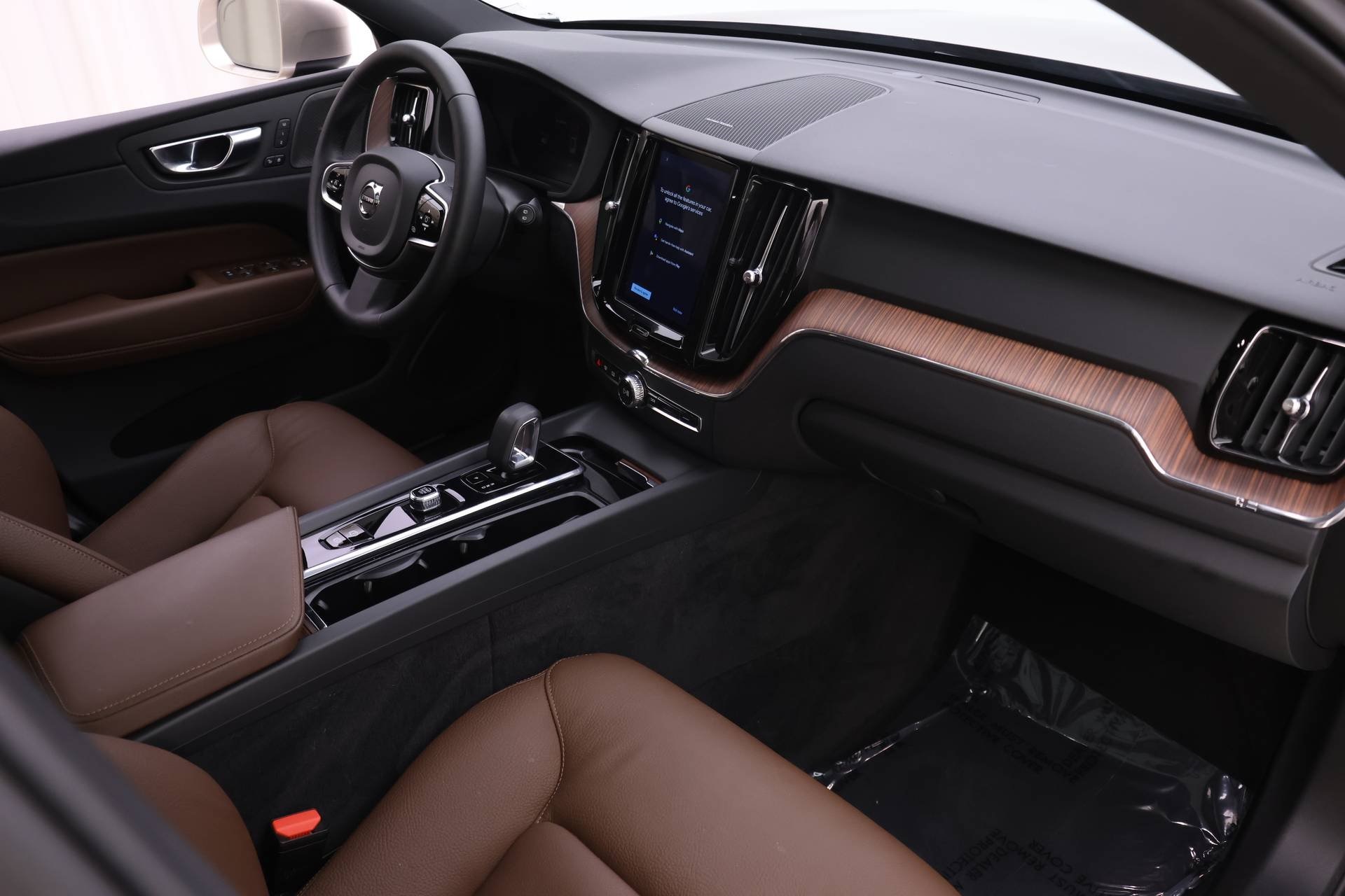 2023 Volvo XC60 B5 Plus photo 20