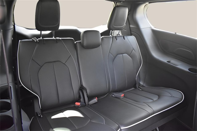 2025 Chrysler Pacifica Limited photo 17