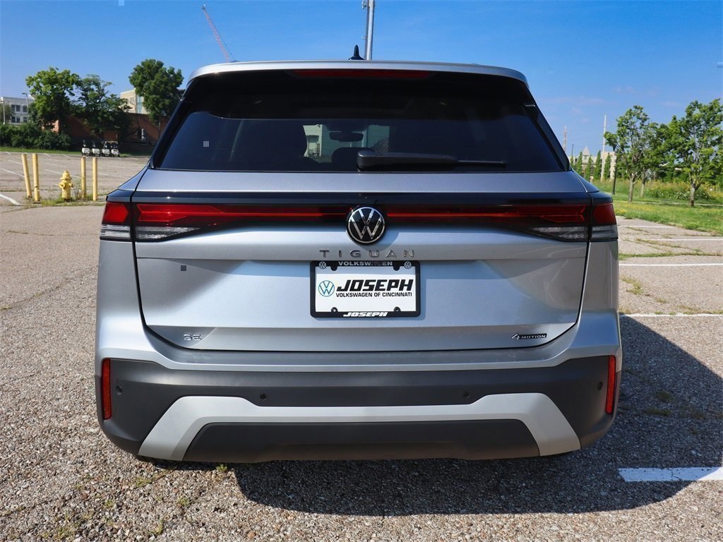 2025 Volkswagen Tiguan SE photo 3