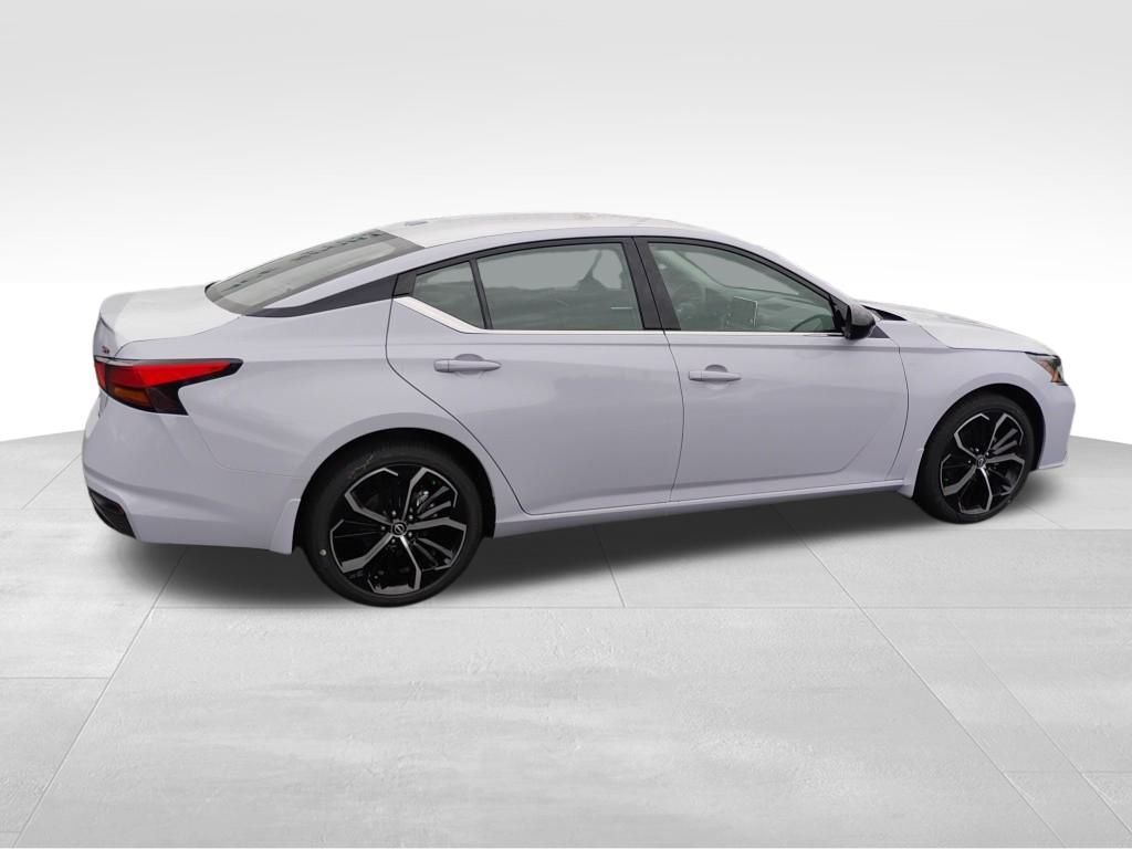 2025 Nissan Altima 2.5 SR photo 7