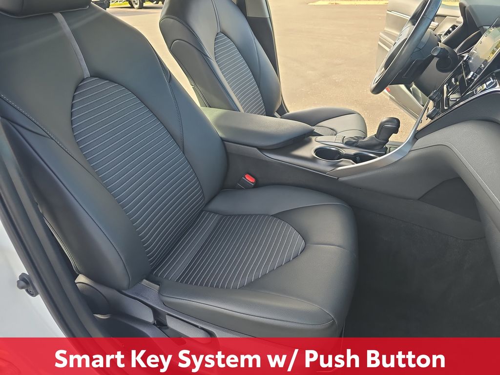 2022 Toyota Camry SE photo 9