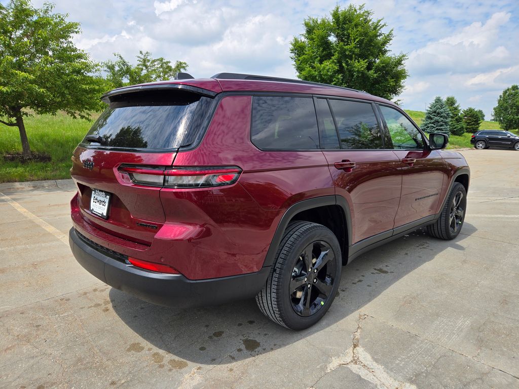 2025 Jeep Grand Cherokee Limited photo 2