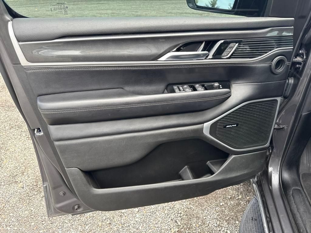 2023 Jeep Wagoneer Base photo 14