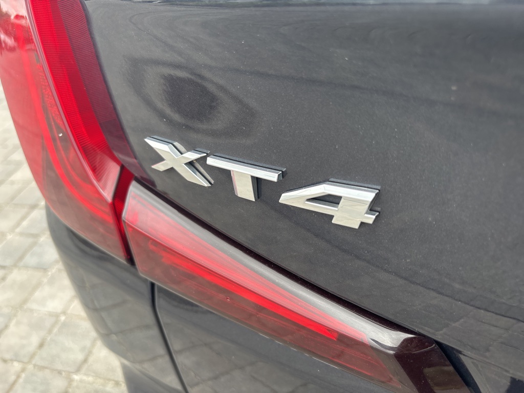 2023 Cadillac XT4 Premium Luxury photo 4