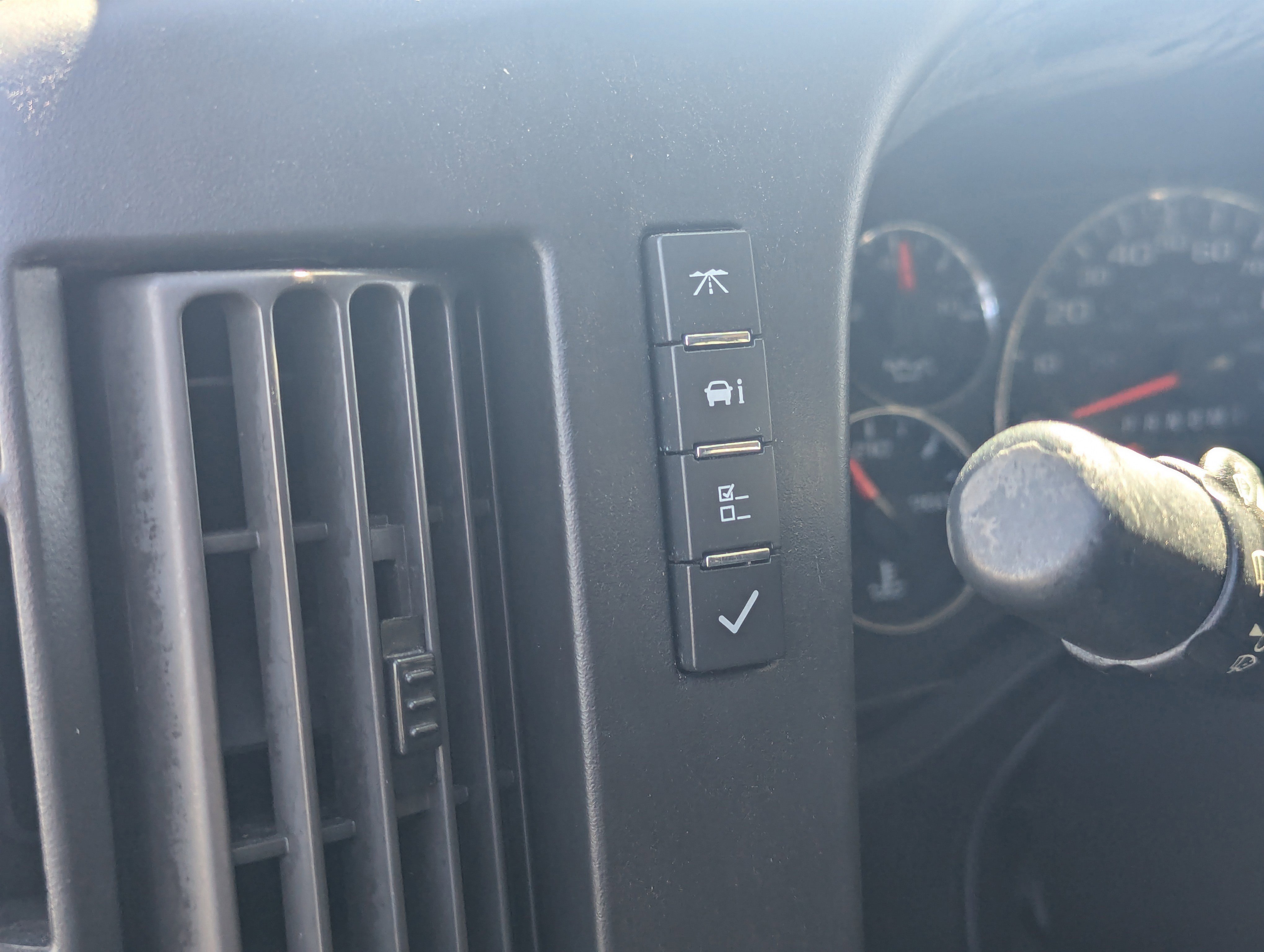 2018 Chevrolet Express Passenger 2500 LS photo 2