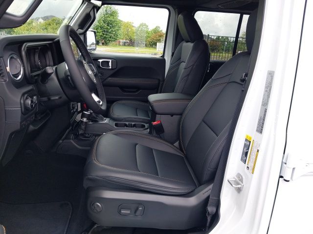 2025 Jeep Wrangler Sahara photo 3