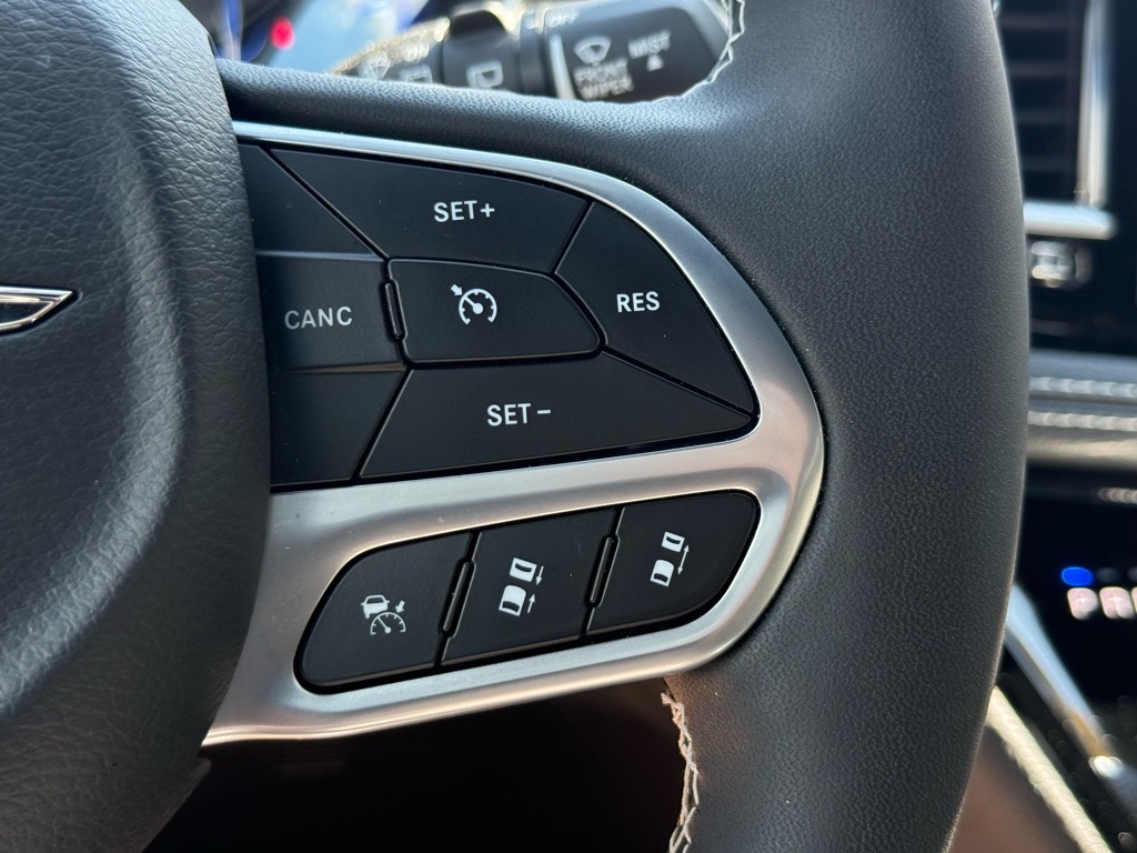 2025 Chrysler Pacifica photo 17