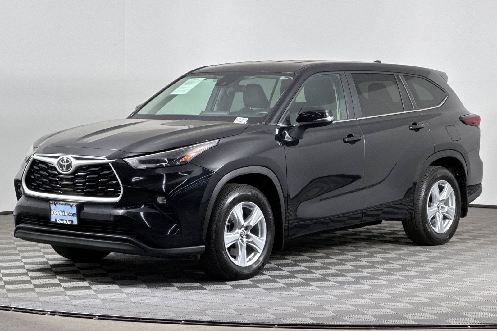 2024 Toyota Highlander LE photo 7