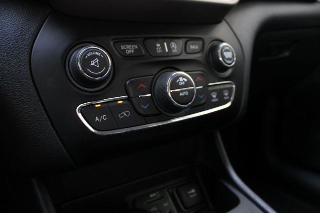 2017 Jeep Cherokee Limited photo 2