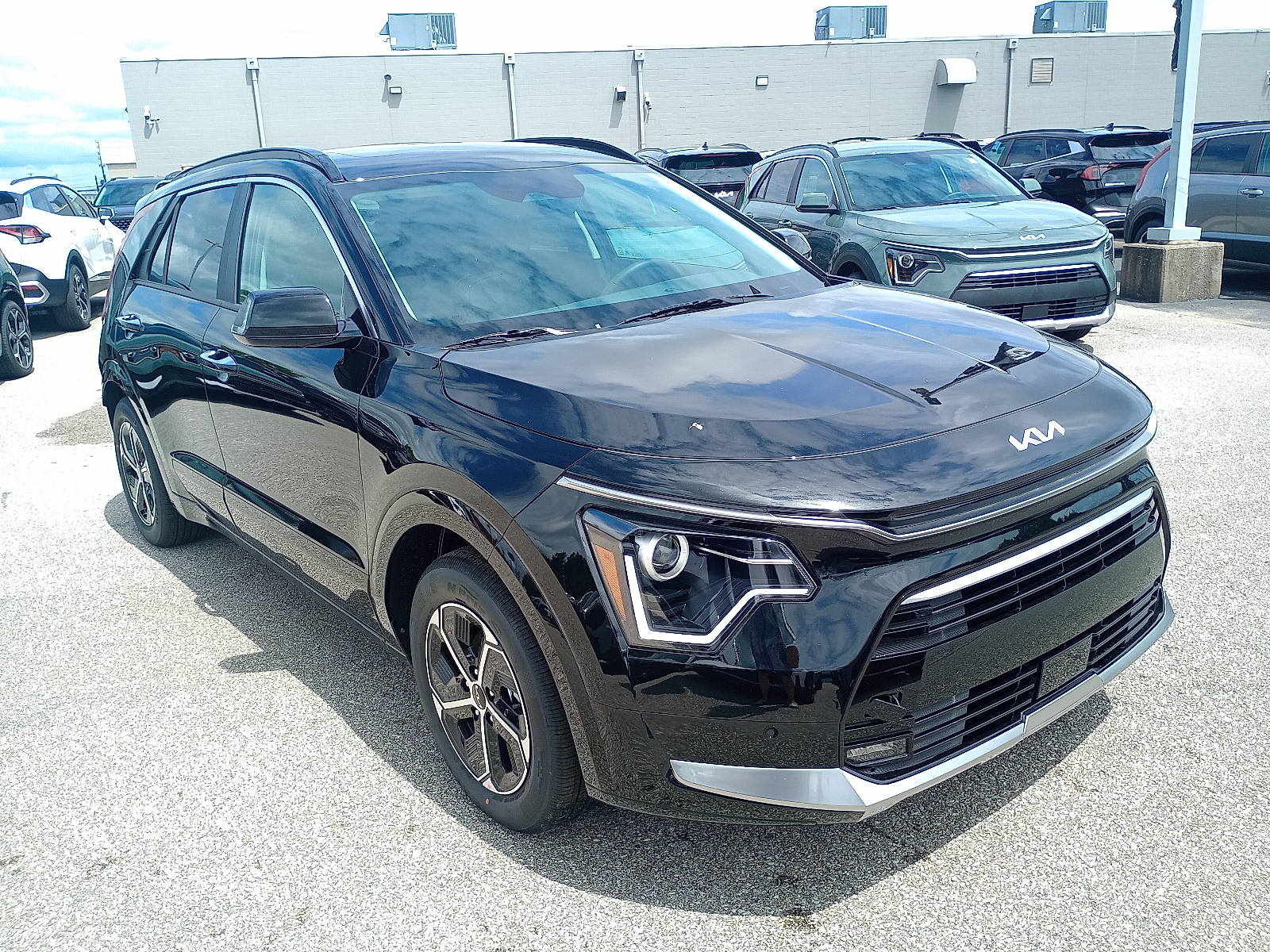 2025 Kia Niro SX's photo