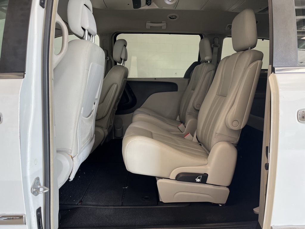 2011 Chrysler Town & Country photo 6