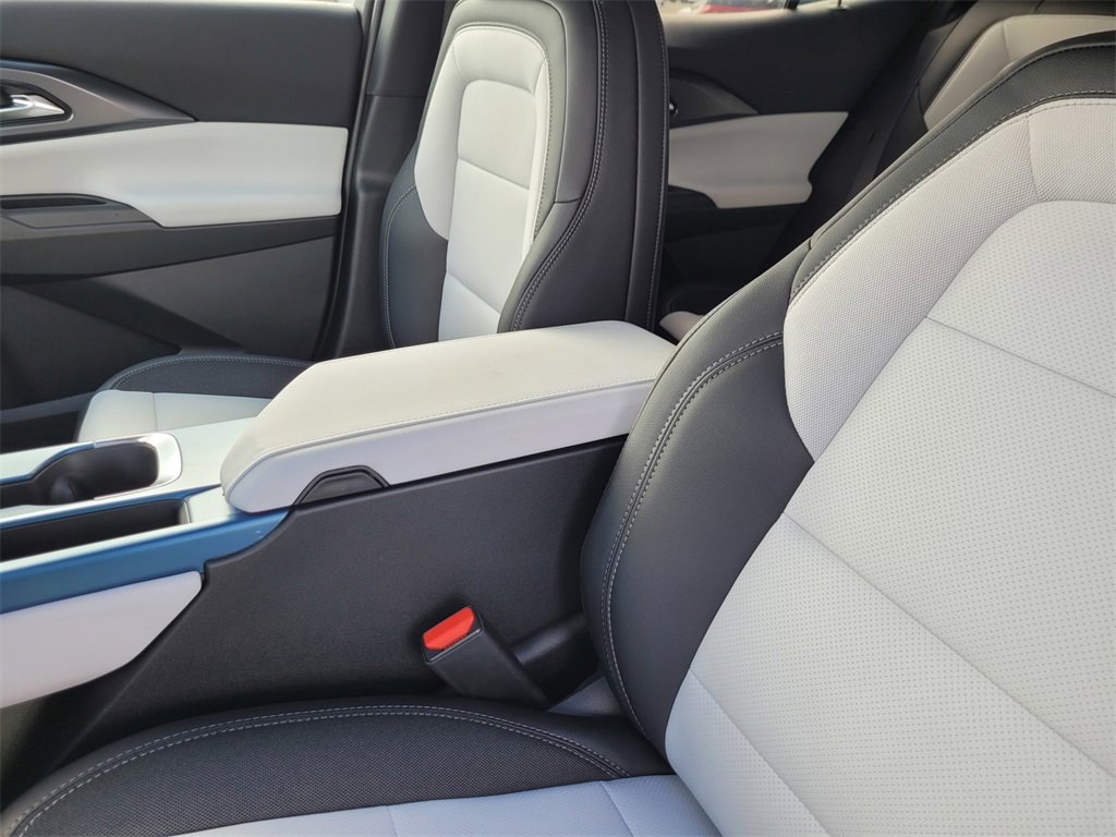 2026 Chevrolet Equinox EV 1LT photo 12