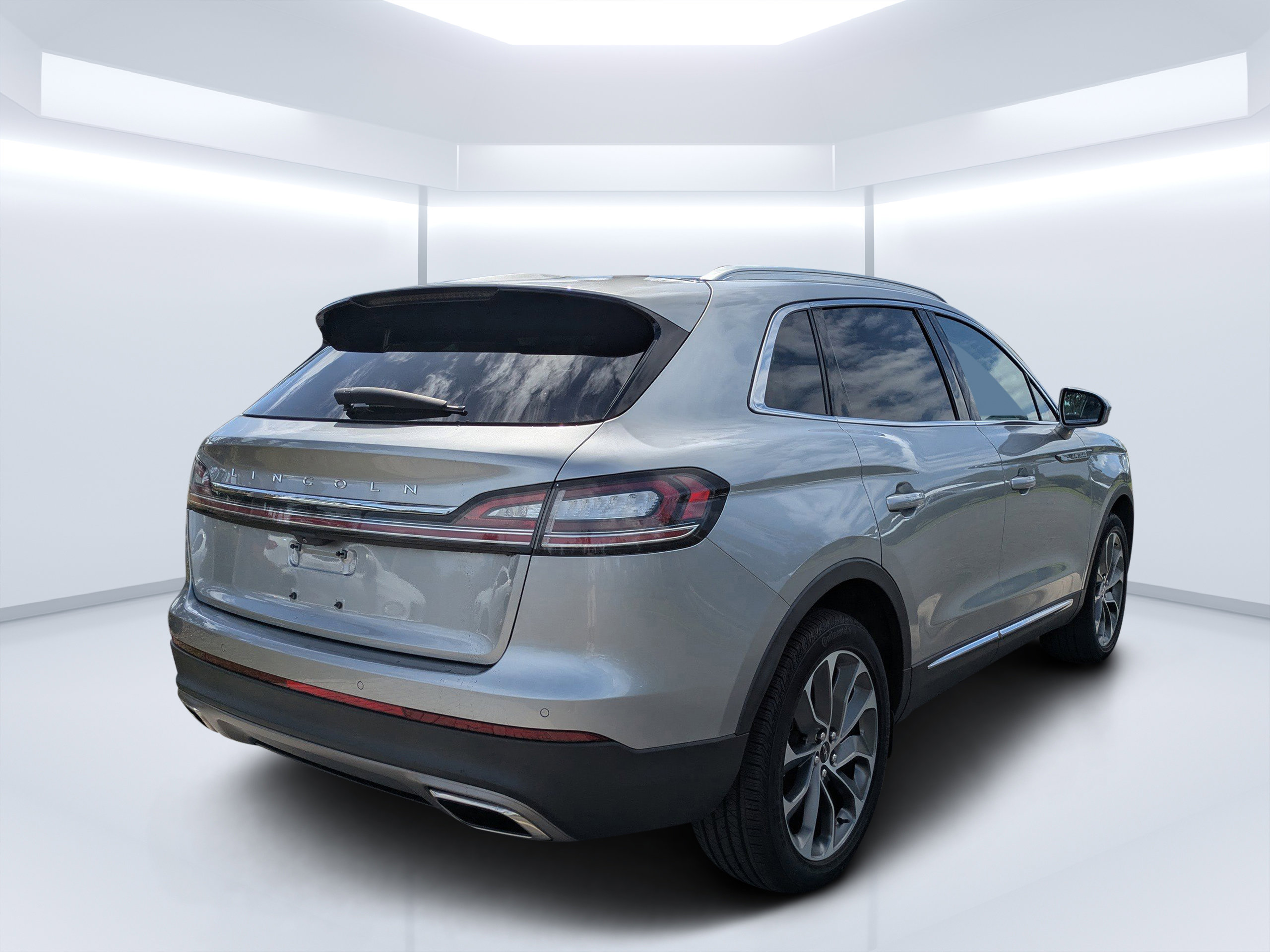 2021 Lincoln Nautilus Reserve photo 2