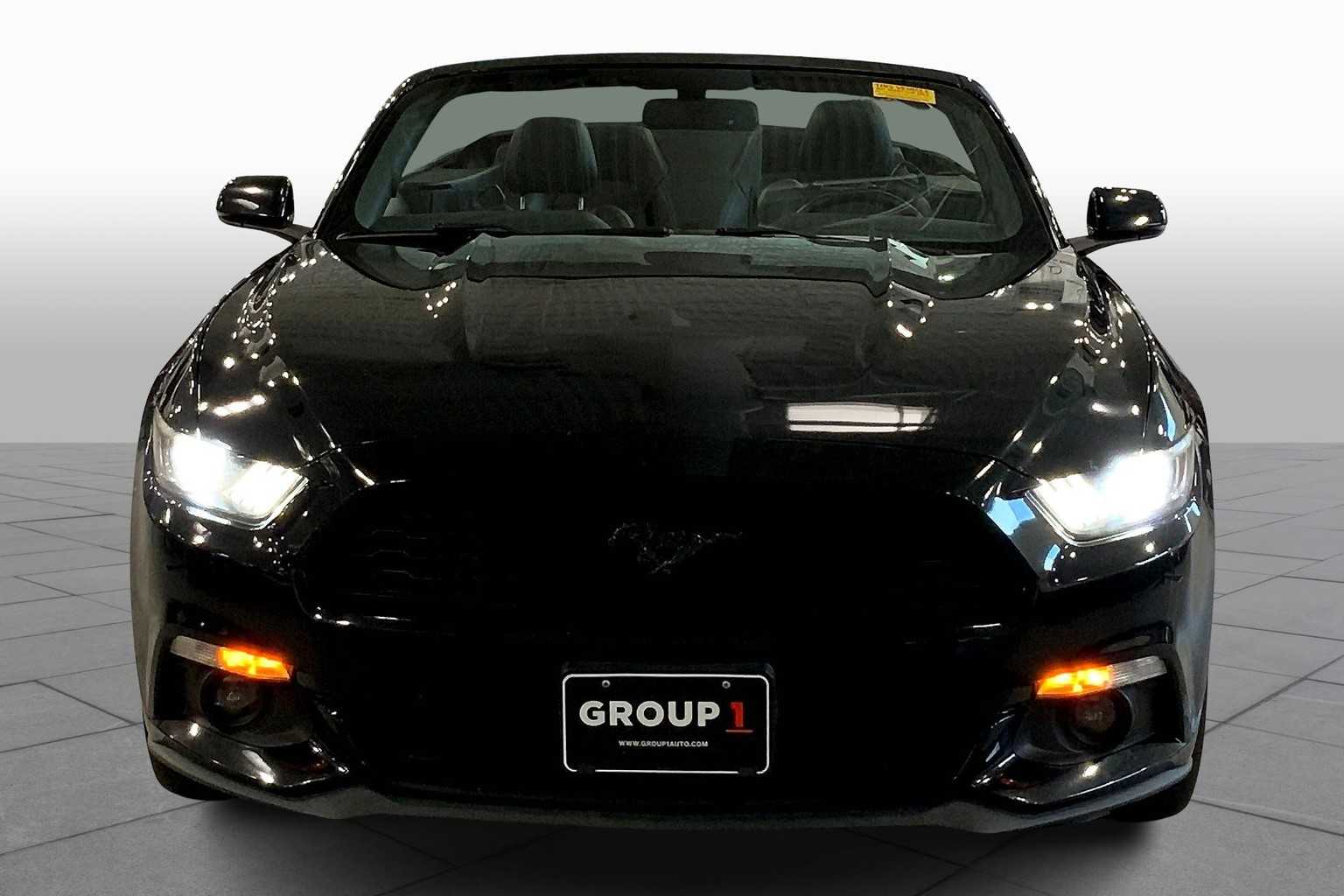 2016 Ford Mustang EcoBoost Premium photo 3